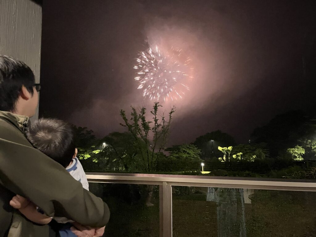 テラスから見える打ち上げ花火