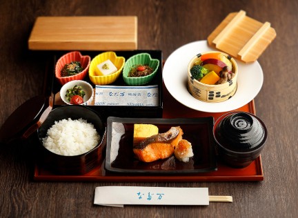 なだ万の和朝食