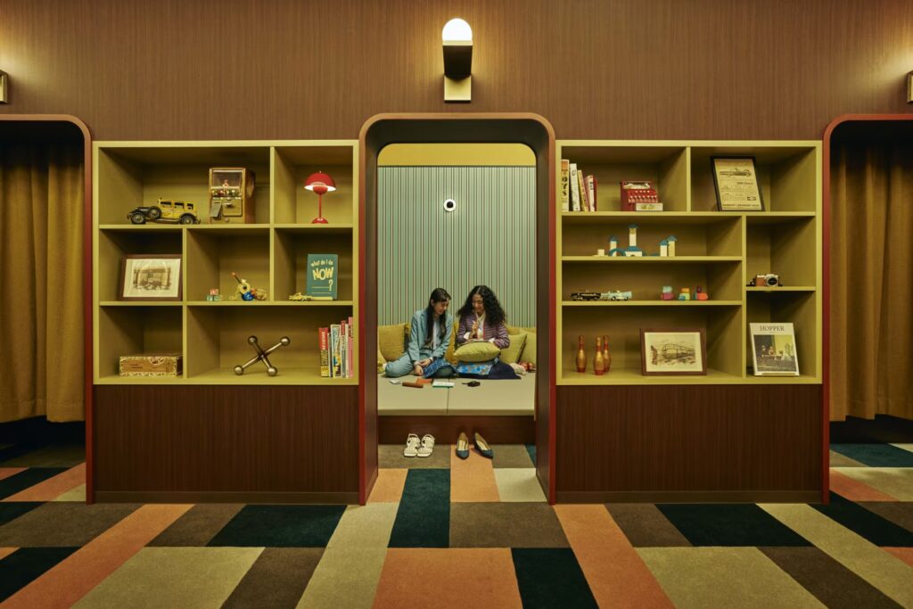 靴を脱げる個室スペース