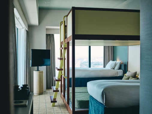 ゴロゴロ寝台付きコーナー　部屋