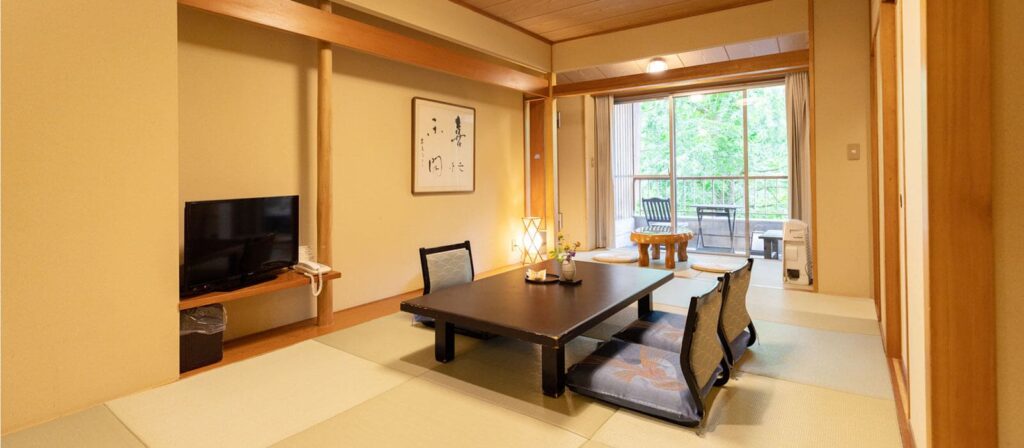 和銅鉱泉 薬師の湯 ゆの宿 和どう　「本館 ～そよかぜ～」