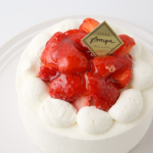 苺のデコレーションケーキ