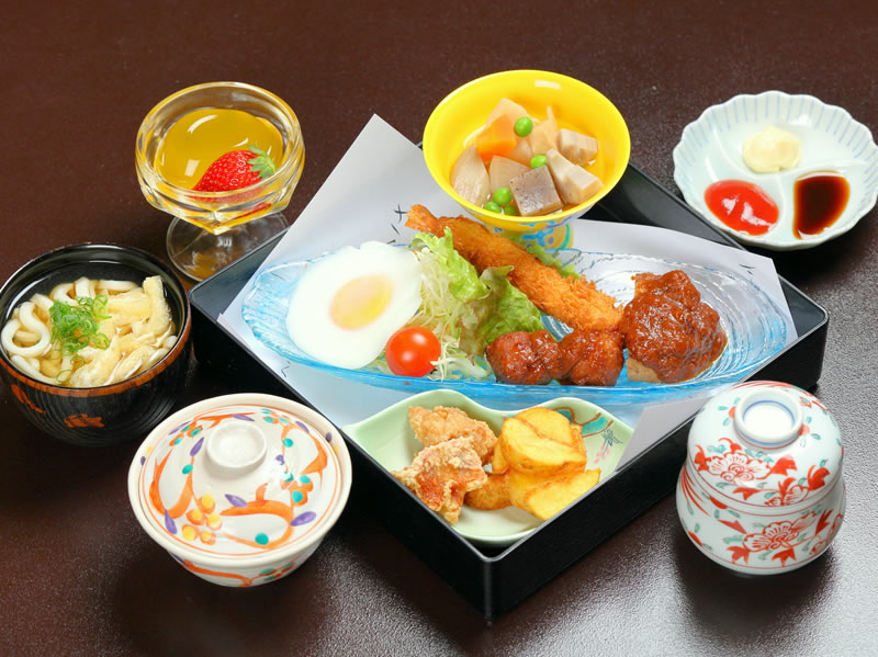 花のおもてなし 長生館　幼児向けご夕食箱膳