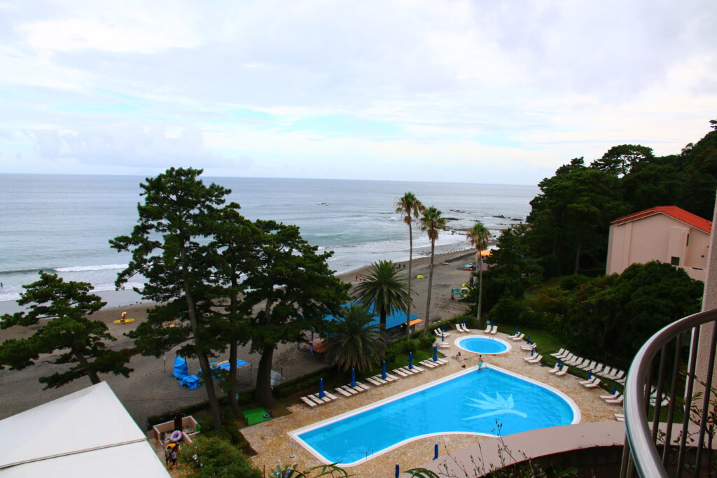 バルコニーから見た海