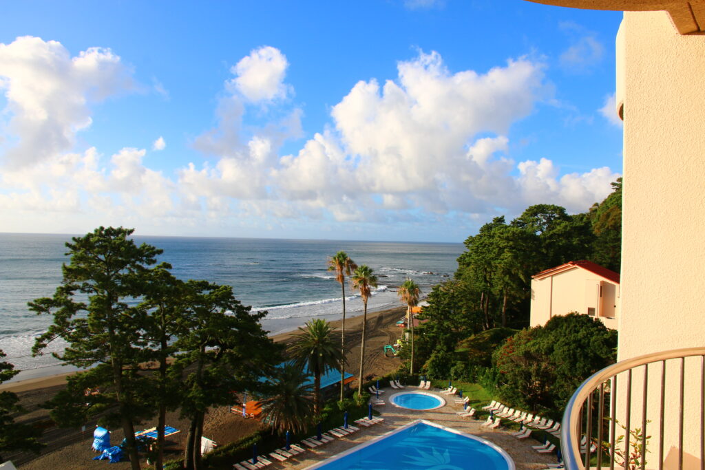 バルコニーから見た晴れた空