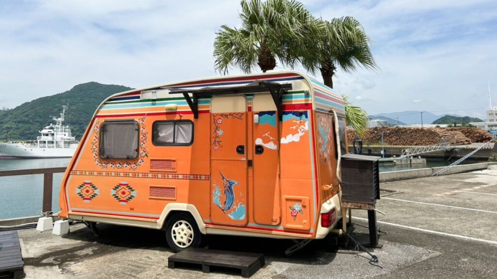 キャンピングカー