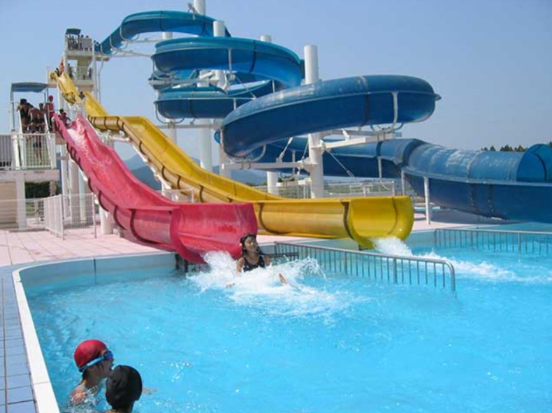 夏期限定のプール