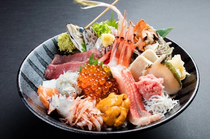 伊豆海鮮どんぶりや　豪快海鮮丼