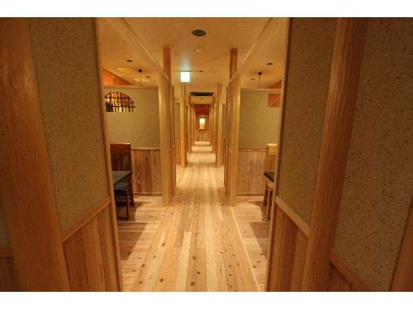 半個室食事会場　花月