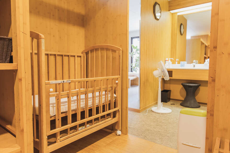 大浴場脱衣所　ベビーベッド