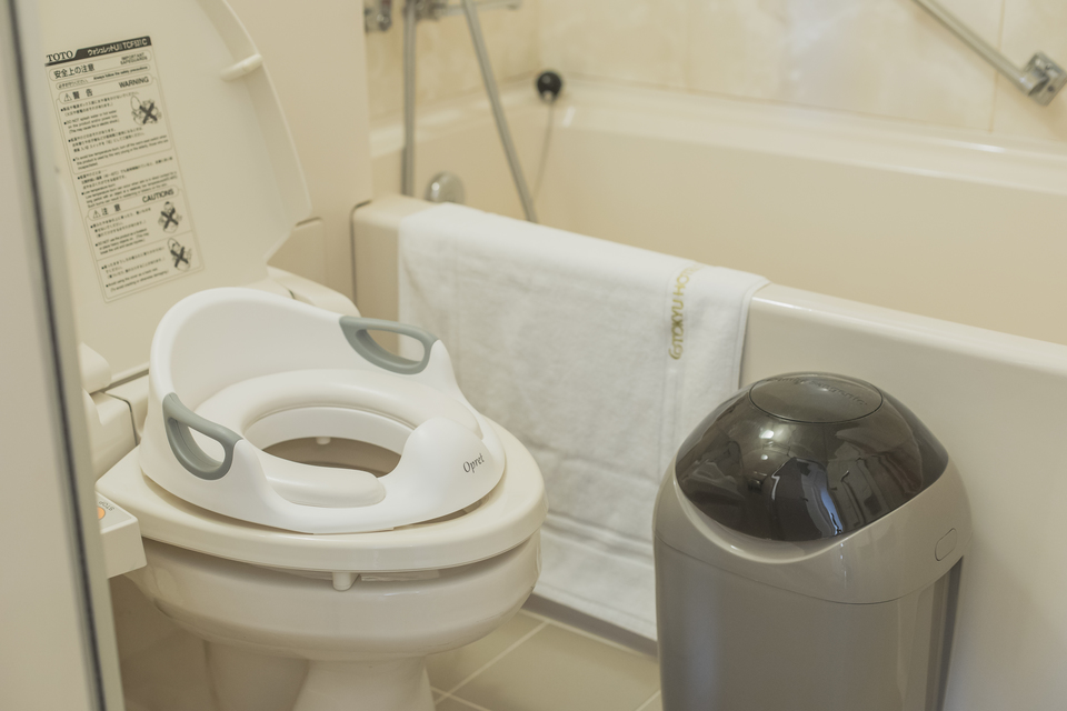 補助便座　おむつ用ごみ箱