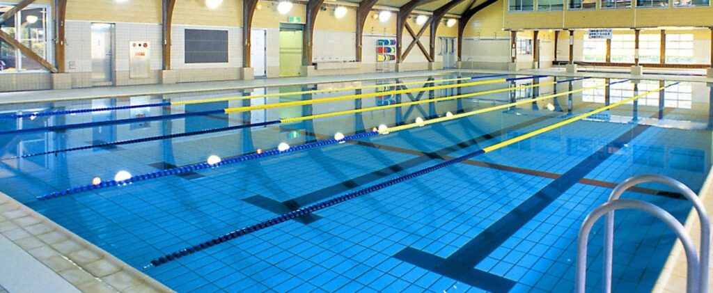 オールシーズン利用できる温泉プール