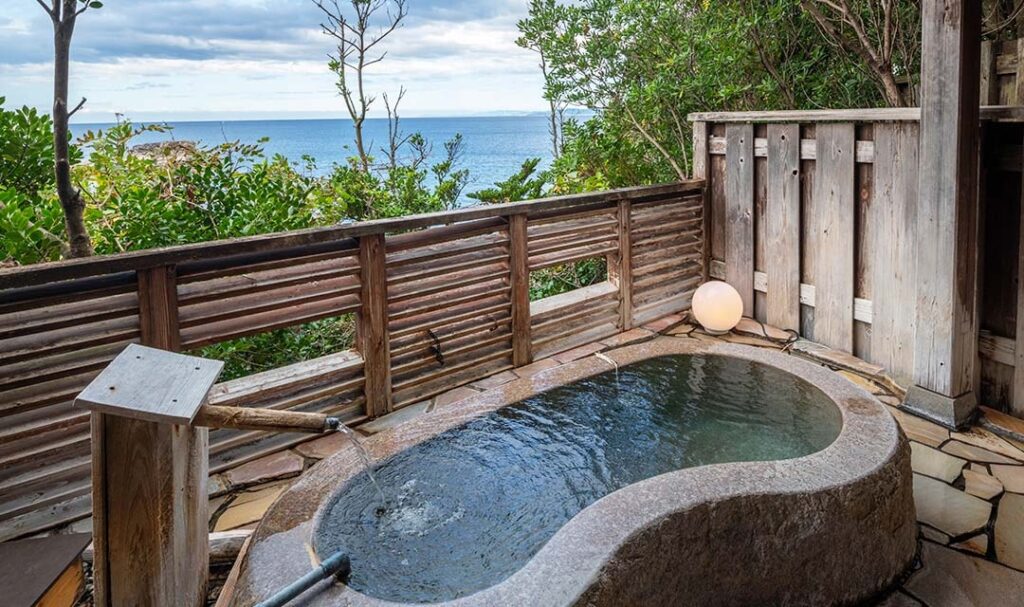 浜千鳥の湯海舟 貸切露天風呂 石造り