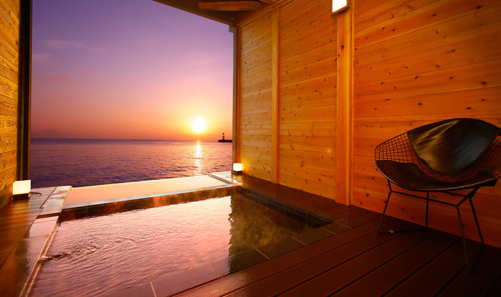 海に浮かぶ貸切露天風呂〜海音〜 ホテル南風楼