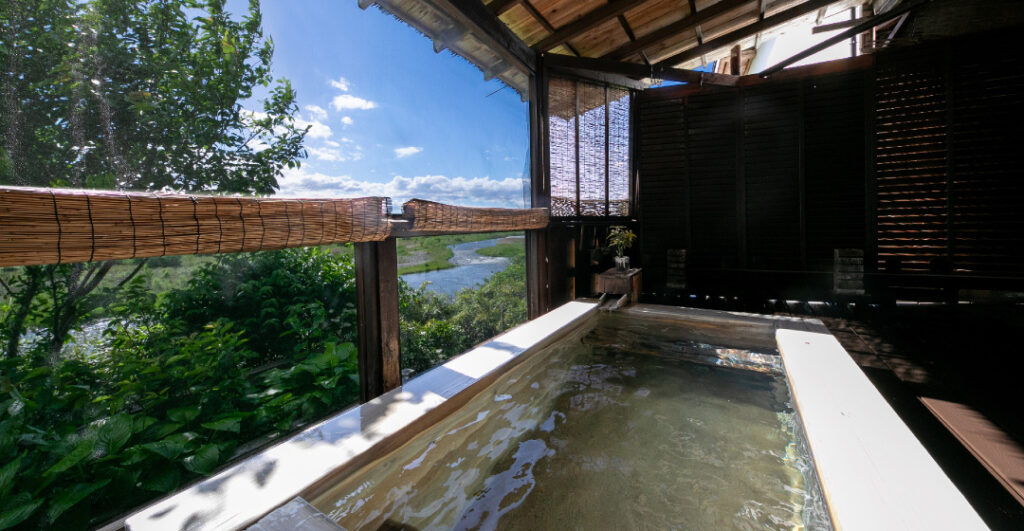 囲炉裏の温泉宿　露天風呂