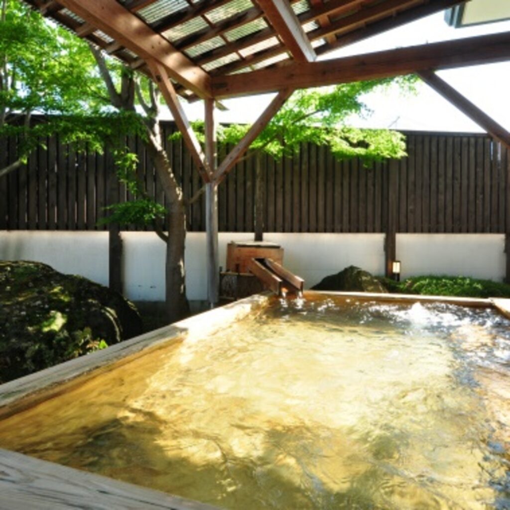 かんすい苑 覚楽　露天風呂