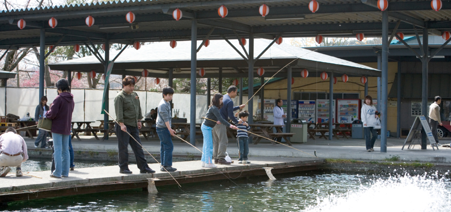 ホテル一乃館　赤見温泉フィツシングフラワーパーク　マス釣り池