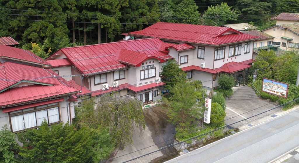 新保高温泉 蒲田川荘 外観