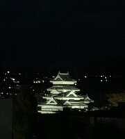 屋上から見る夜の松本城