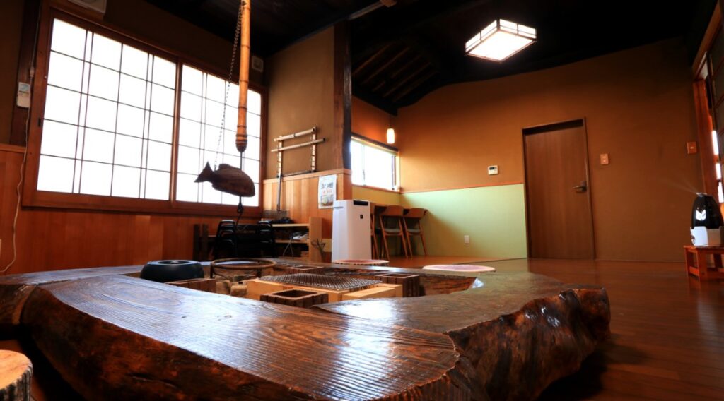 食事処の囲炉裏