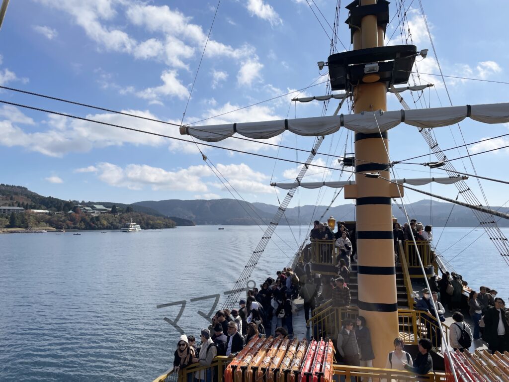箱根海賊船の普通エリアのデッキ