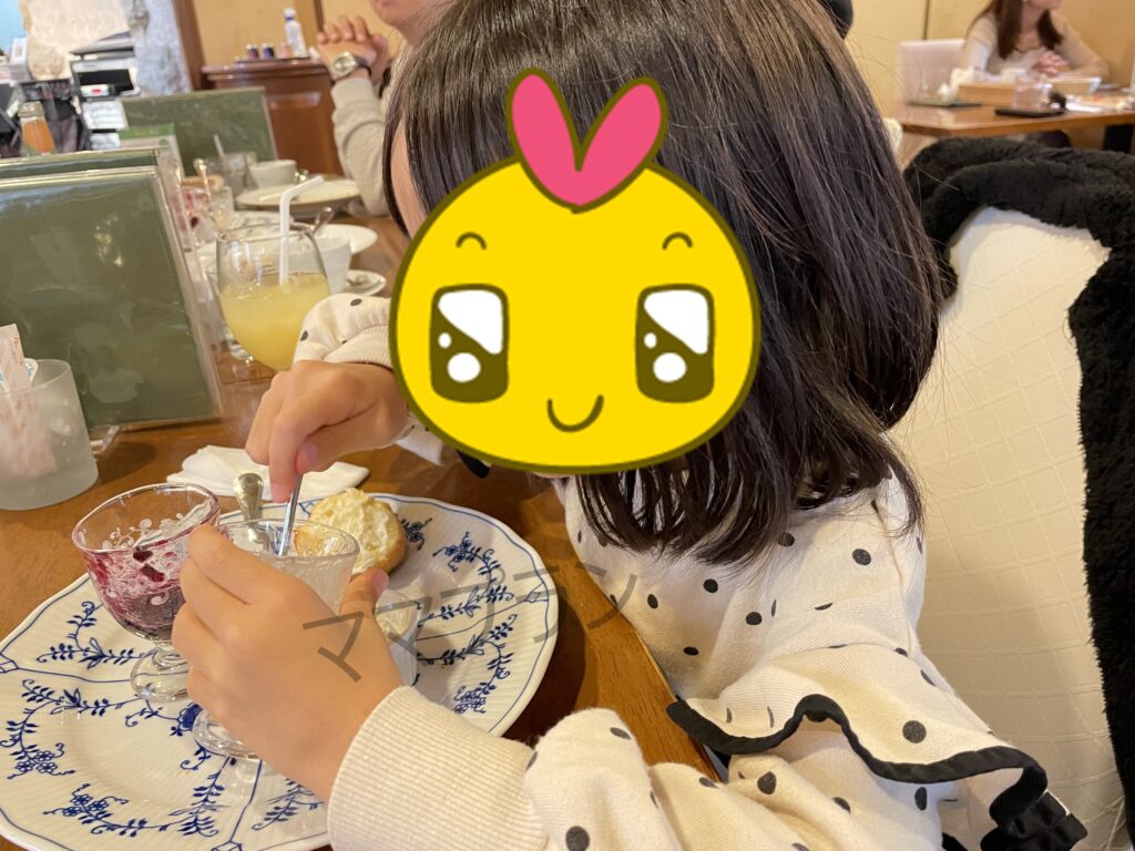 カフェで食べたスコーン