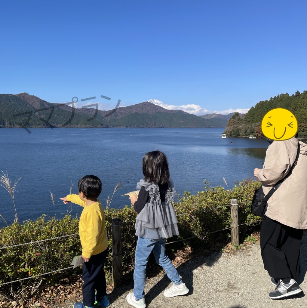 芦ノ湖と富士山