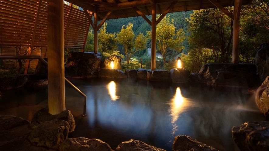 露天風呂　ホテル杉の湯