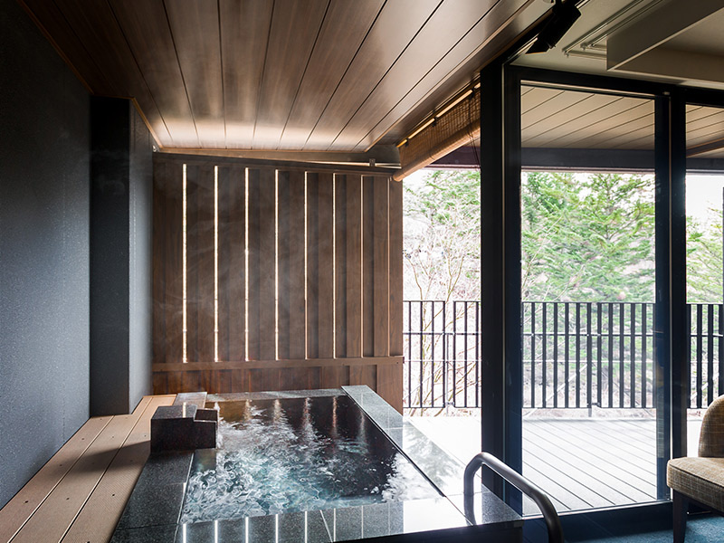 客室露天風呂　蓼科グランドホテル滝の湯