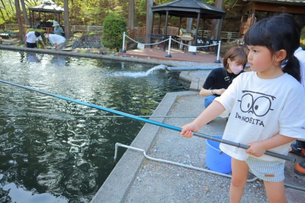 ニジマス釣り体験
