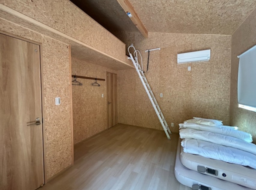 ロフト付の寝室