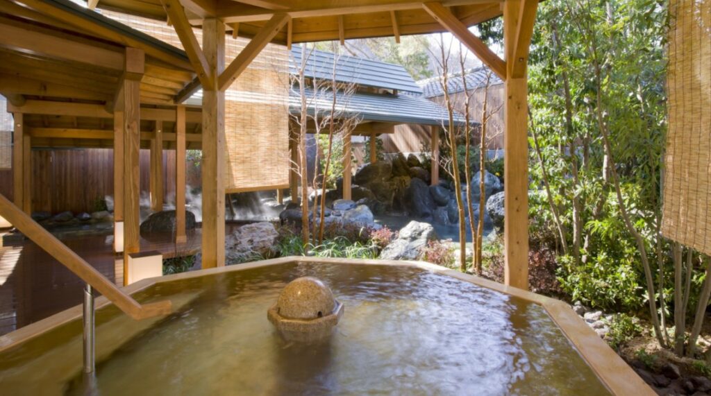 松ぼっくりの湯の檜風呂