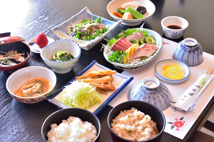 足摺岬　民宿　福田家　夕食の1例