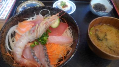 ウミノヤド海風 ナカヌ浜 海鮮丼