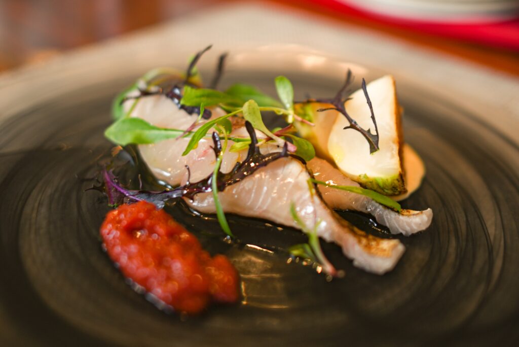 Albergo resort THE BONDS　魚とトマトピューレ　～島のサラダ～