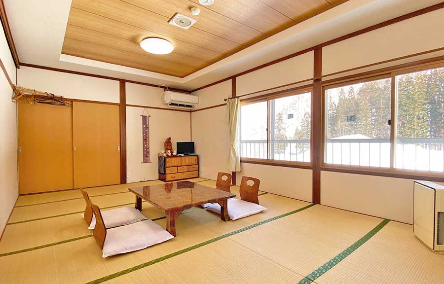 橋本荘　12畳の和室